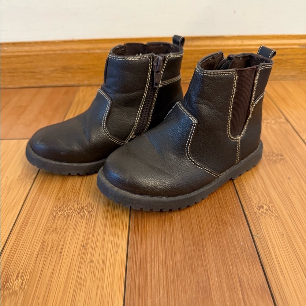 Brown Toddler Boots - size 8